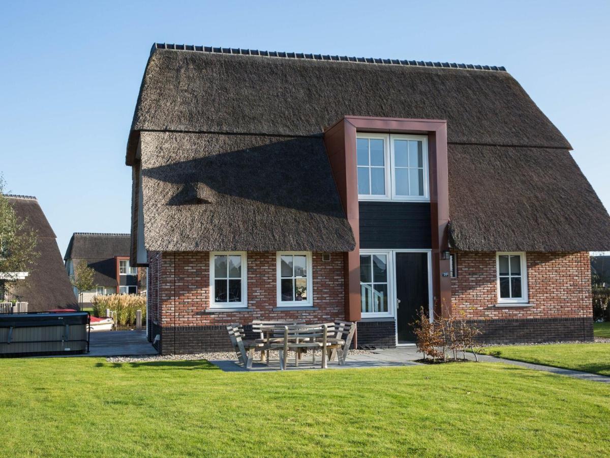 Beautiful Villa With Jacuzzi On The Tjeukemeer Delfstrahuizen Екстериор снимка